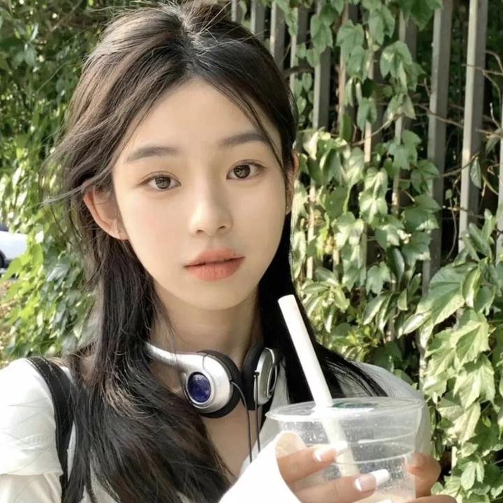 春色无边满杏林
